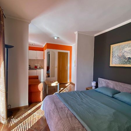 Markovic Aparthotel - Budva Becici Hotel Buitenkant foto