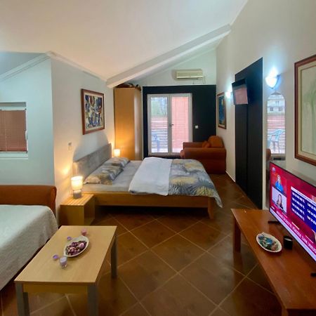 Markovic Aparthotel - Budva Becici Hotel Buitenkant foto