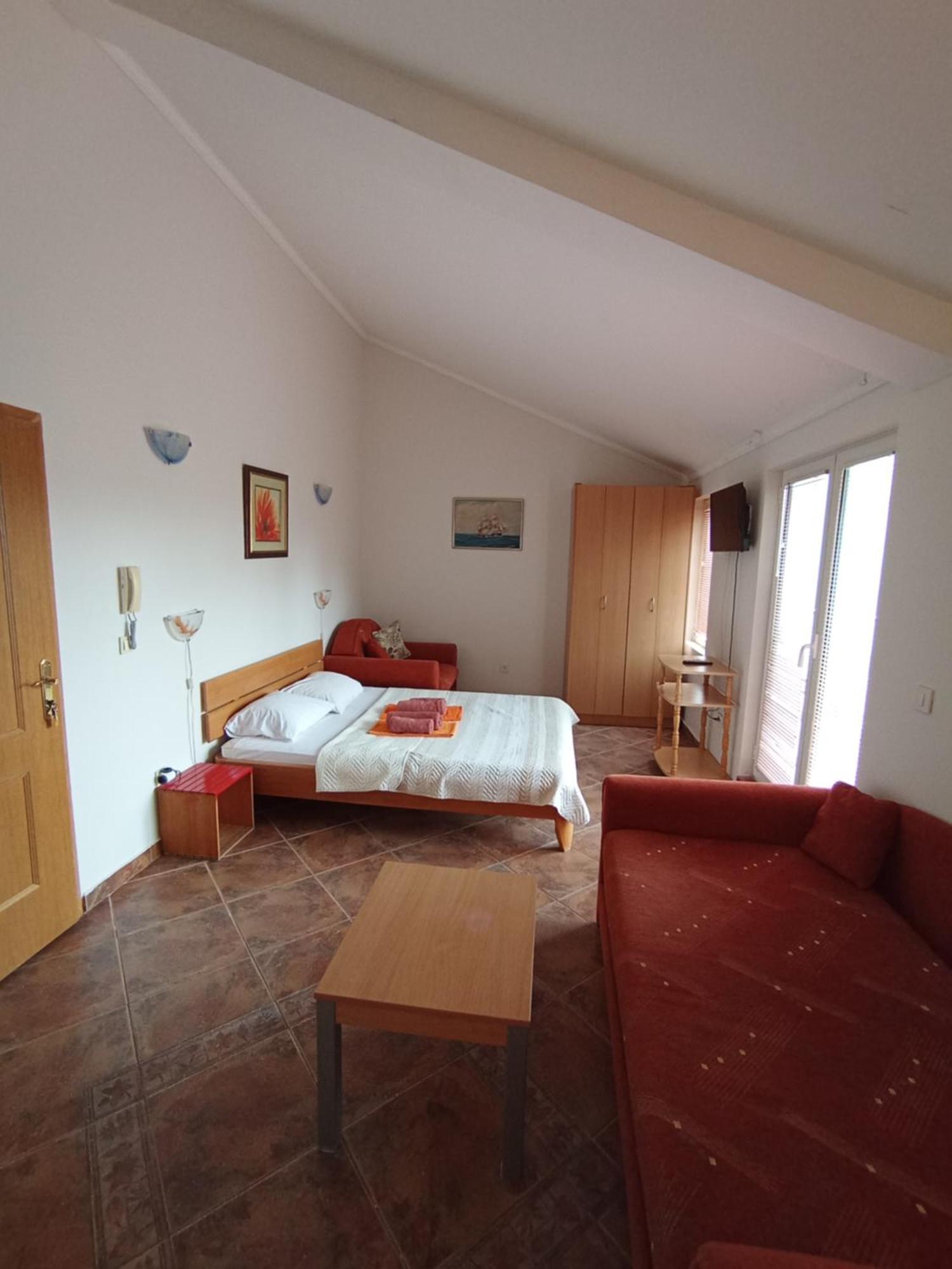 Markovic Aparthotel - Budva Becici Hotel Buitenkant foto