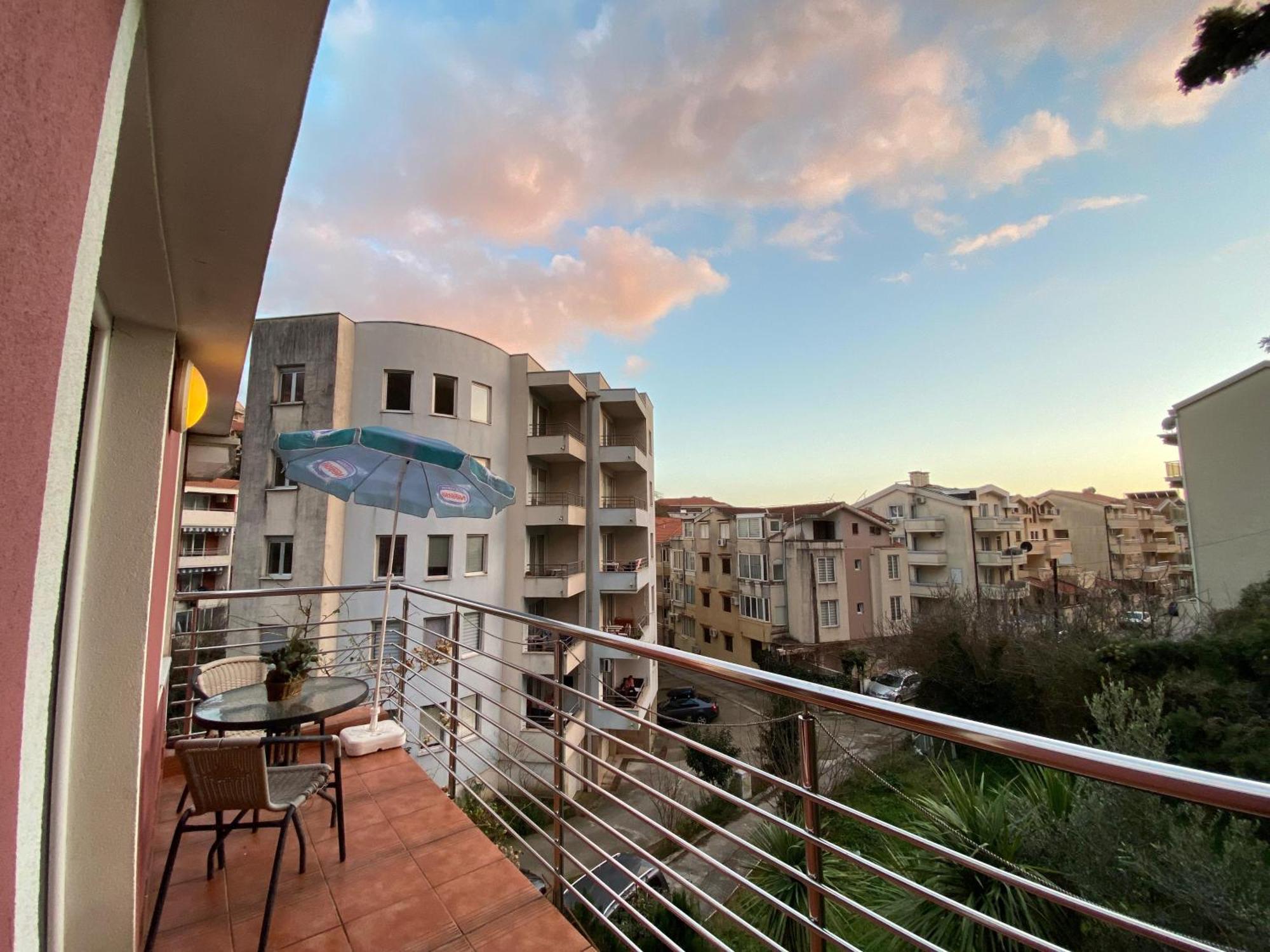 Markovic Aparthotel - Budva Becici Hotel Buitenkant foto