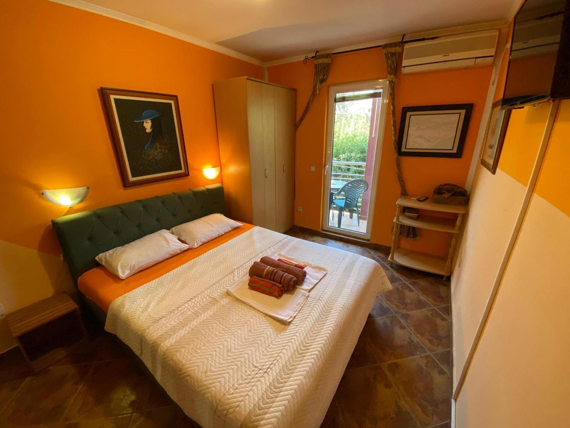 Markovic Aparthotel - Budva Becici Hotel Buitenkant foto